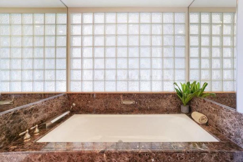 Luxury 2-Story Oceanfront Condo W/ Views & Pool 와이루아 외부 사진